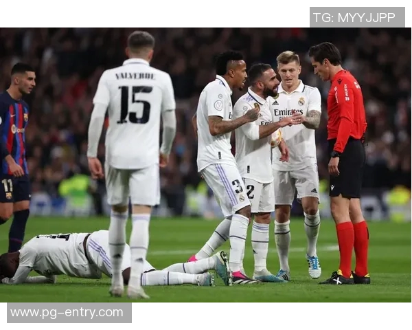 国王杯精彩对决里昂大胜那不勒斯乌龙球成比赛转折点